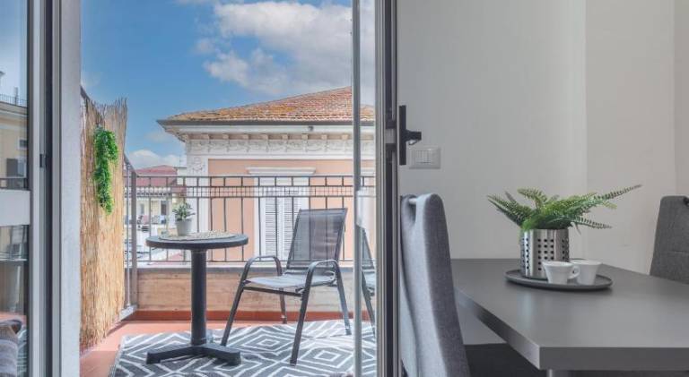 Serviced apartment with patio | Pets allowed — photo 3