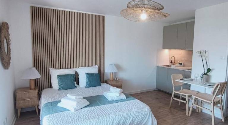 Lovely rental apartment with patio | Dogs allowed in Bandol