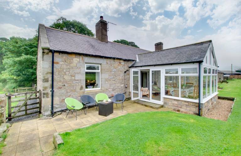 Vacation home with yard in Belford
