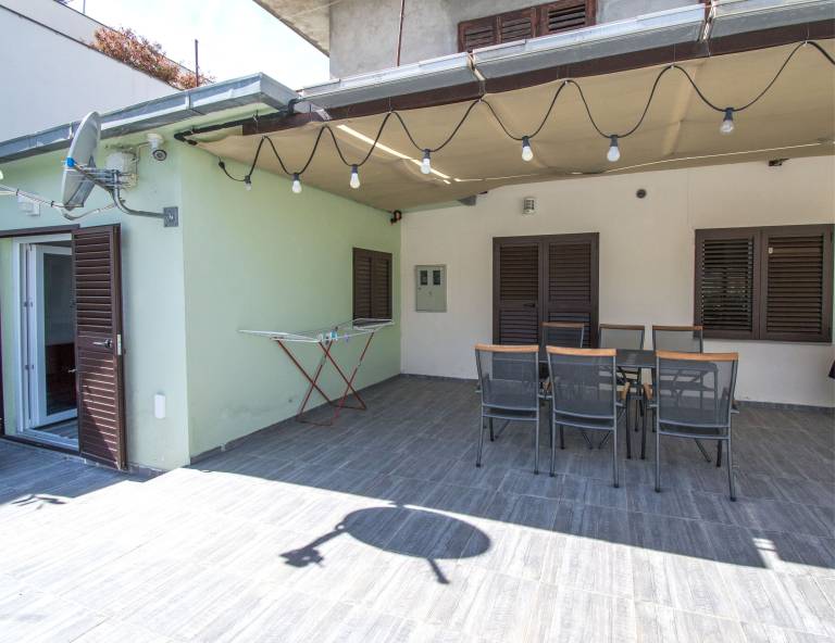 Charming holiday apartment with yard, private pool & patio | Pool view | Beach nearby | Pets allowed — photo 4