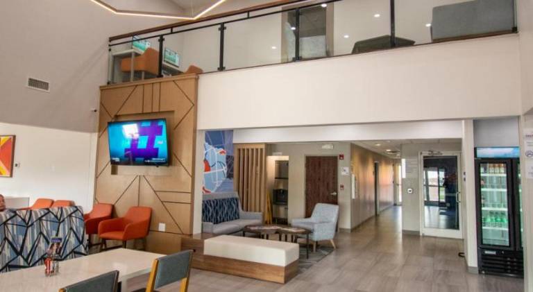 HOLIDAY INN EXPRESS AND SUITES SULPHUR SPRINGS By IHG — photo 2