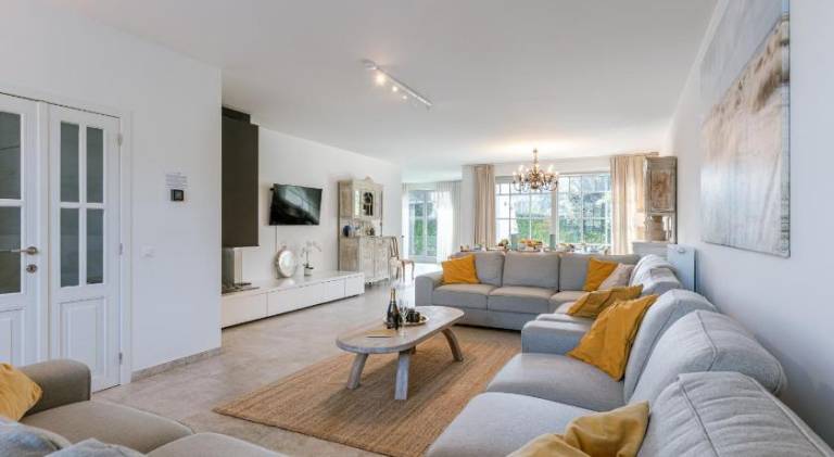Villa with 5 rooms for 12 persons in De Panne
