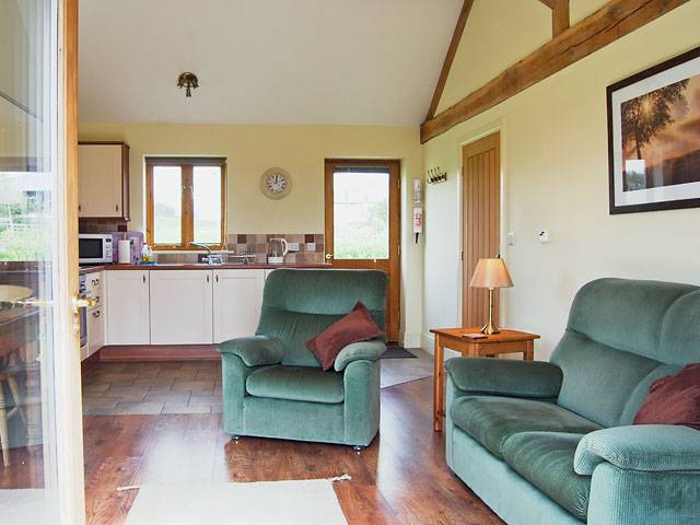 Cottage with garden — photo 3