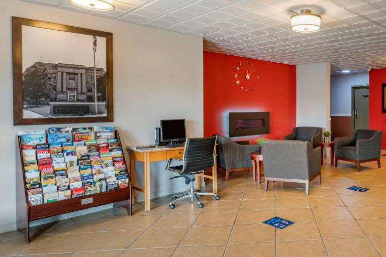 Econo Lodge Inn & Suites Granite City - St. Louis — photo 2