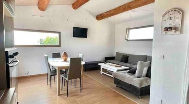 Apartment with 3 rooms for 6 persons in Vitrolles