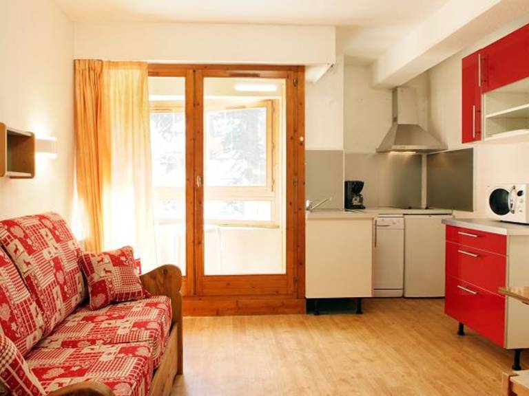 Comfortable studio with balcony, Wi-Fi and parking in Brides-les-Bains for 4 pers in Brides-les-Bains