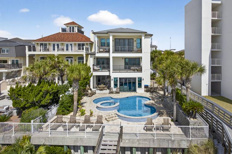 Not the Norm - Oceanfront Home with Private Pool & Beach Access — photo 4