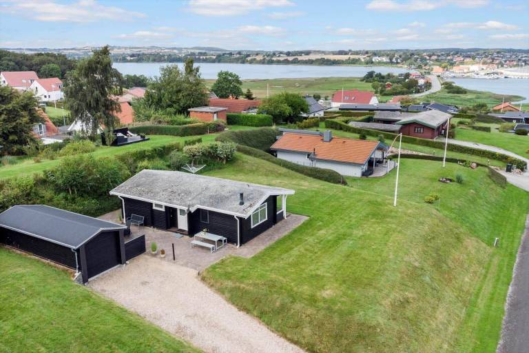 House with patio & grill | Sea view | Next to the beach | Dogs allowed in Kolding