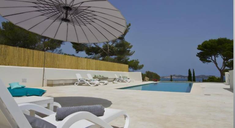 Vacation home with terrace, private pool & barbecue | Perfect for remote work in Capdepera