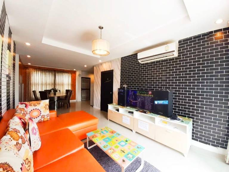 Party House Pool Villa Huahin (Near 7-11) 4-15 Pax — photo 2