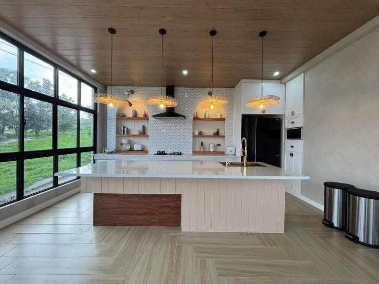 Villa with BBQ & pool | Pet-friendly — photo 4