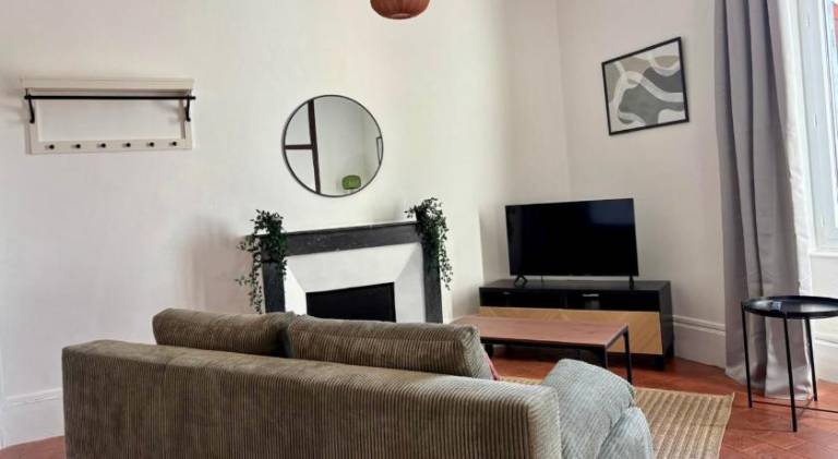 Pleasant rental apartment with yard & terrace | Beach nearby | Suitable for remote work | Pet-friendly in Nevers