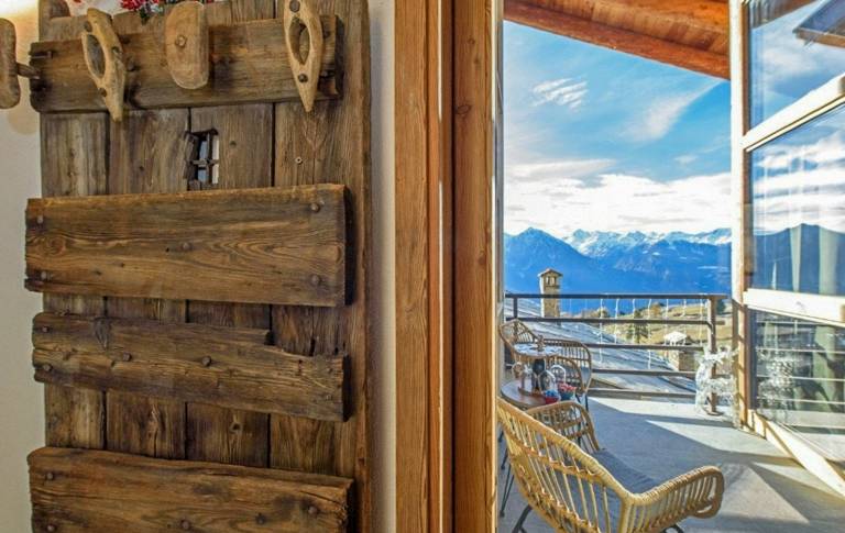 Historic chalet at 1600m with mountains views — photo 4