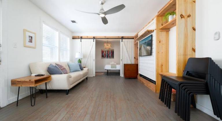 Apartment | Next to the beach | Pet-friendly in Jacksonville Beach, FL