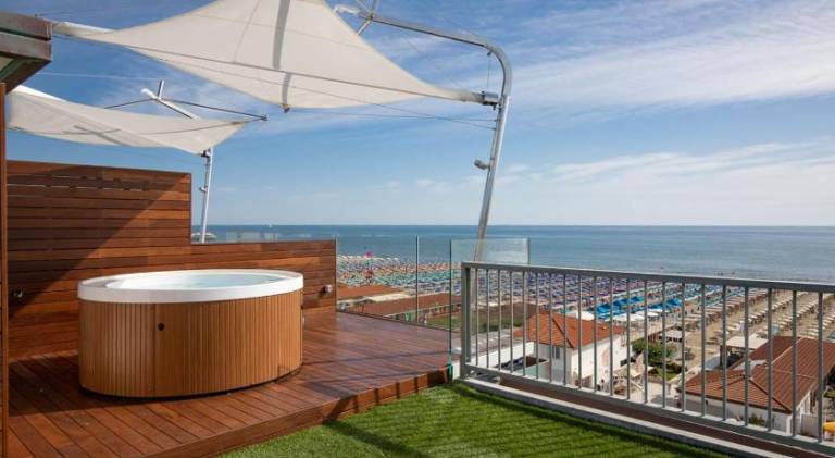 Beachfront Penthouse with private parking — photo 3