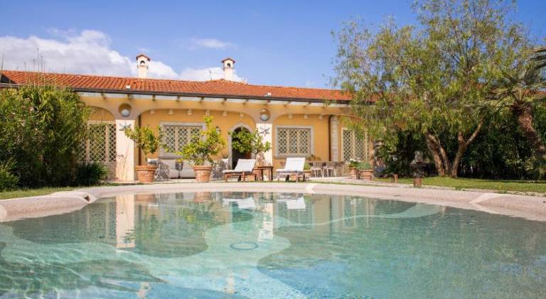 Villa with pool & hot tub | Pets are welcome in Pietrasanta