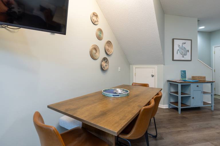 Vacation home with fast internet, BBQ & pool — photo 5