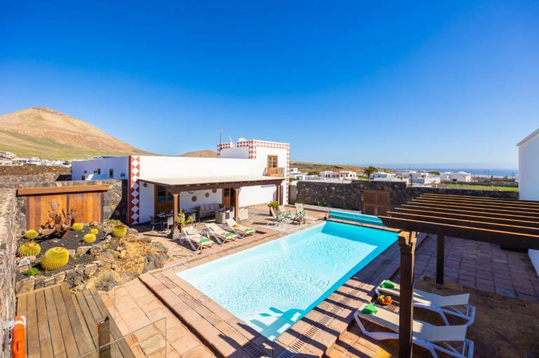 Villa Tías