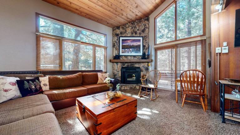Family-friendly condo with pool, sauna & BBQ | Mountain view | Pets are welcome in Mammoth Lakes, CA