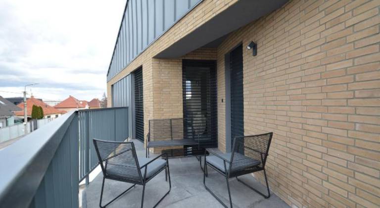 Apartment with patio — photo 5