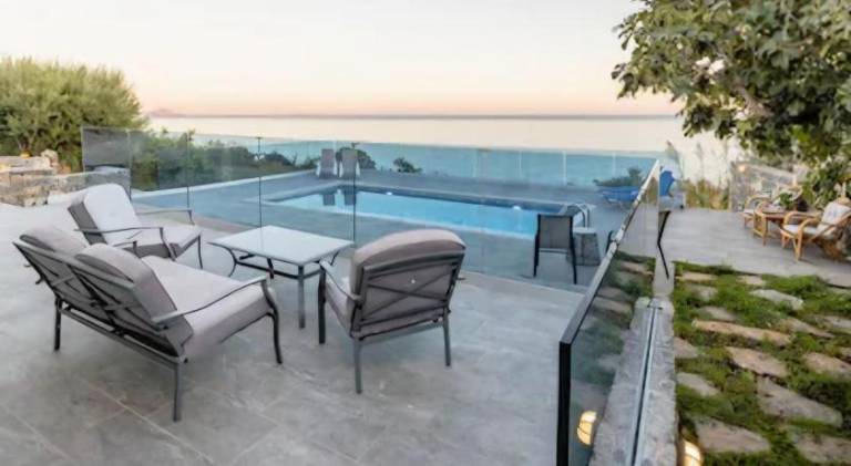 Villa with terrace, private pool & yard — photo 3