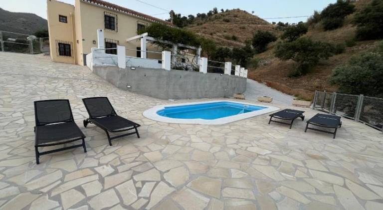 House with hot tub, pool & yard in Almunecar