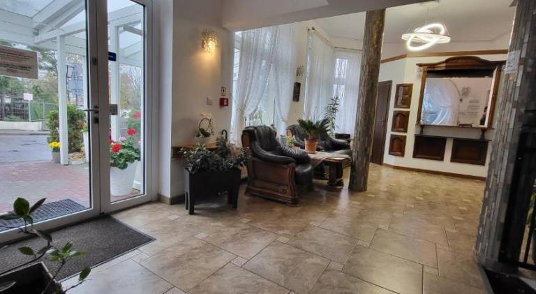 Villa with patio — photo 3