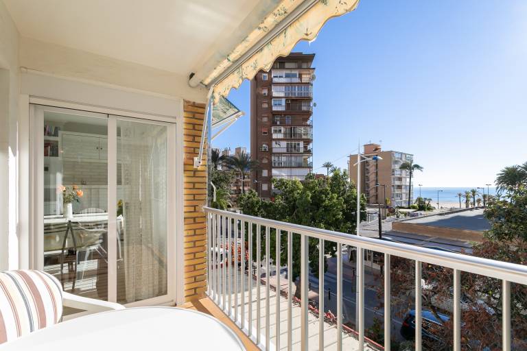 Fully equipped apartment with terrace & fast internet | Lake view | Beach nearby | Pets allowed in Benidorm