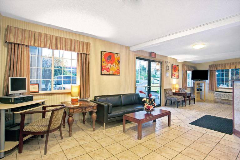 Days Inn by Wyndham Federal Way — photo 3