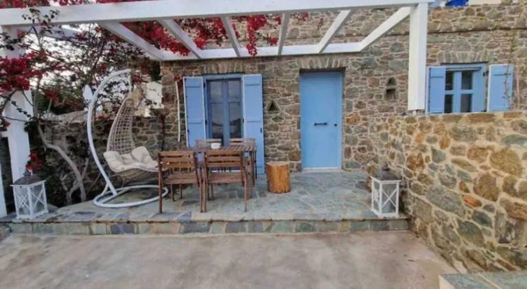 House with pool, yard & patio — photo 5