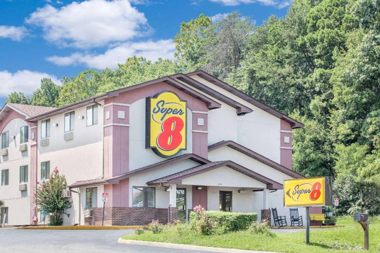 Super 8 By Wyndham Roanoke Va in Roanoke, VA