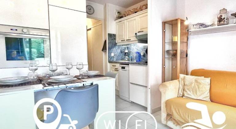Holiday apartment with private pool, yard & terrace in Beaulieu-sur-Mer