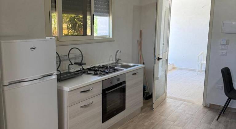 Apartment with grill, patio & yard — photo 5