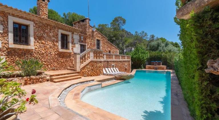 House with terrace, jacuzzi & grill in Son Servera