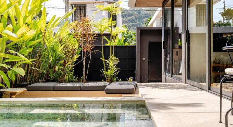 Villa with pool — photo 4