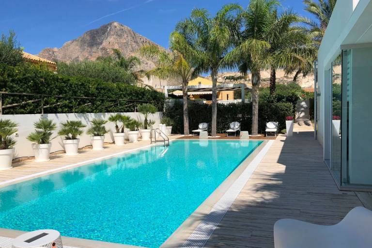 Villa with private pool, yard & patio — photo 5