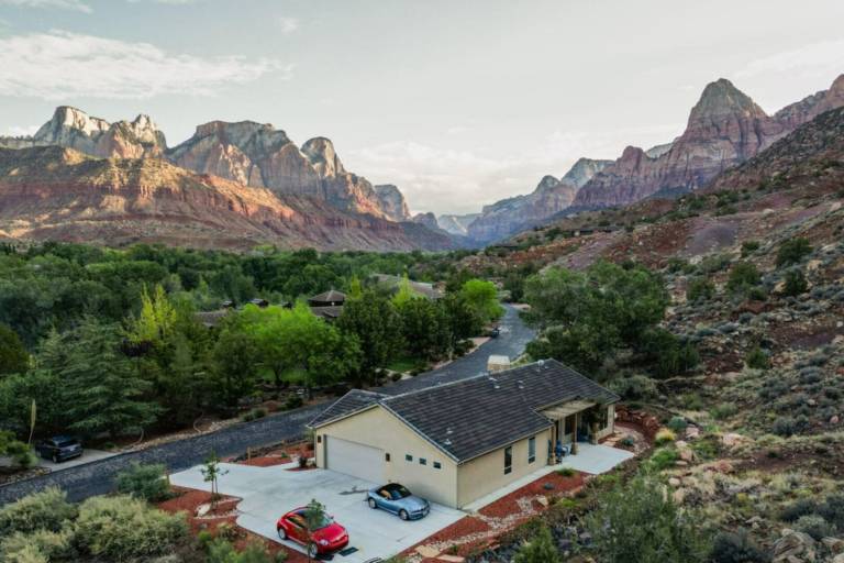 A Springdale vacation home on the edge of wondrous Zion National Park - HomeToGo