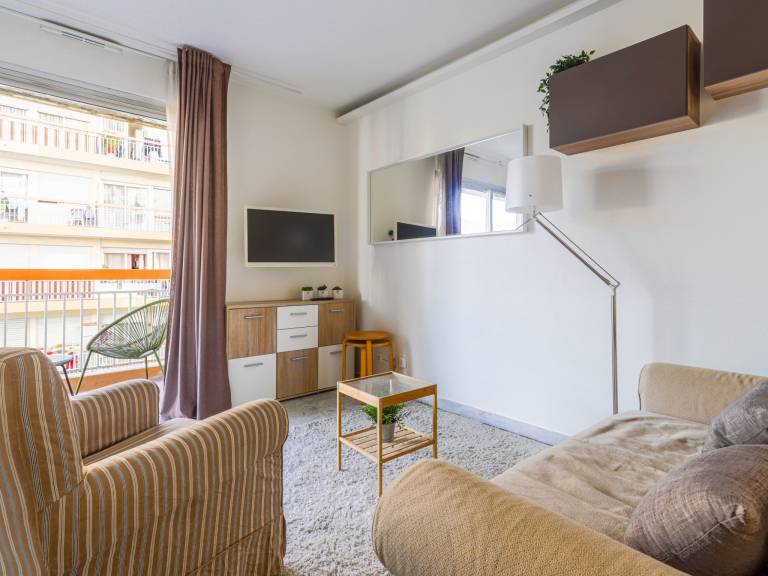 Nice apartment with patio | Near Castle Hill | Nature view | Pets allowed — photo 2
