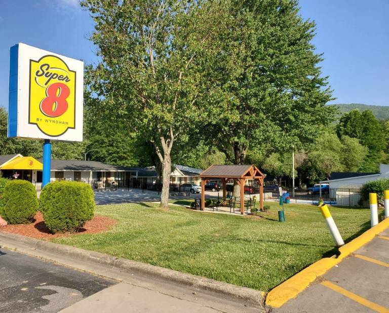 Super 8 by Wyndham Asheville/Biltmore in Asheville, NC