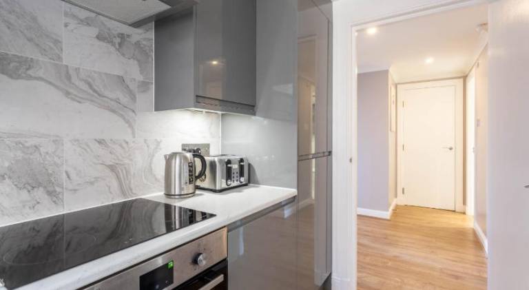 Stunning 1 Bed Merchant City Apartment with Parking — photo 5