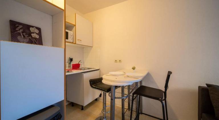Appartement tout equipe wifi a 6 min St Charles — photo 4