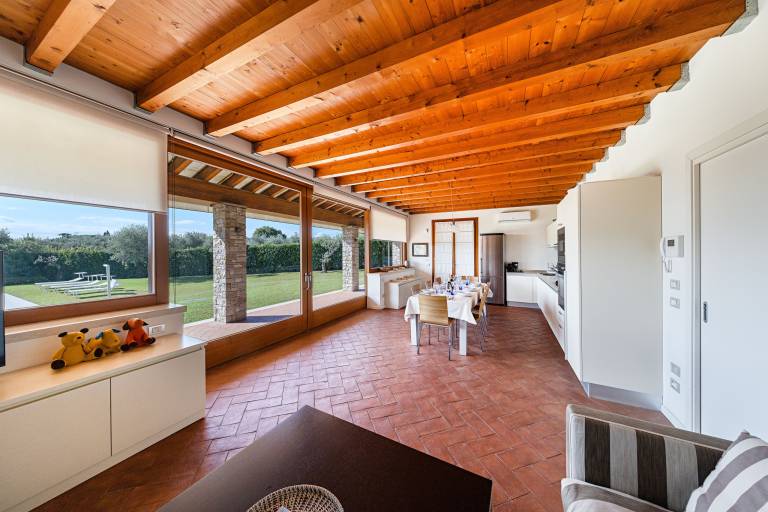 Villa with BBQ, patio & garden — photo 4