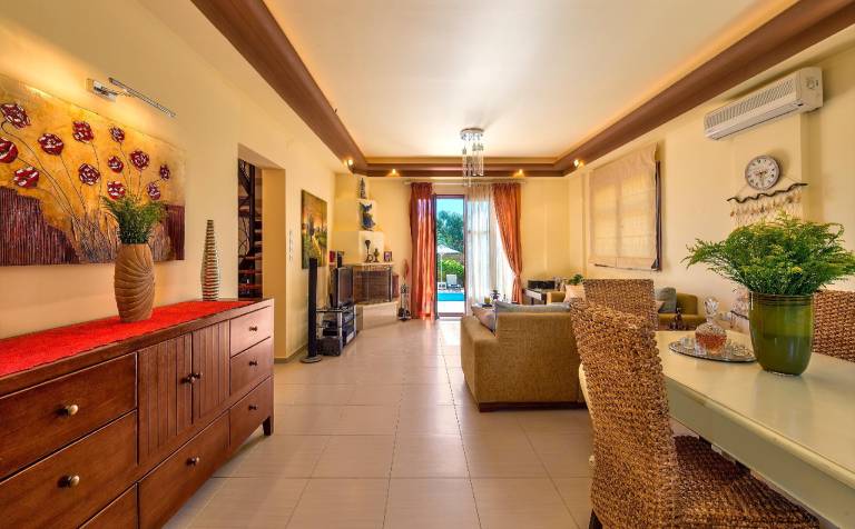 Fully equipped villa with pool, BBQ & jacuzzi | Perfect for remote work | Dogs allowed — photo 3