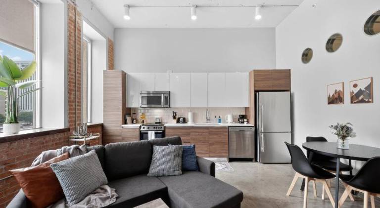 Beautiful apartment with pool | Next to Pioneer Park | Pets allowed — photo 3