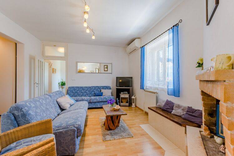 Fully equipped ample villa with barbeque & patio | Sea view | Pets allowed in Postira