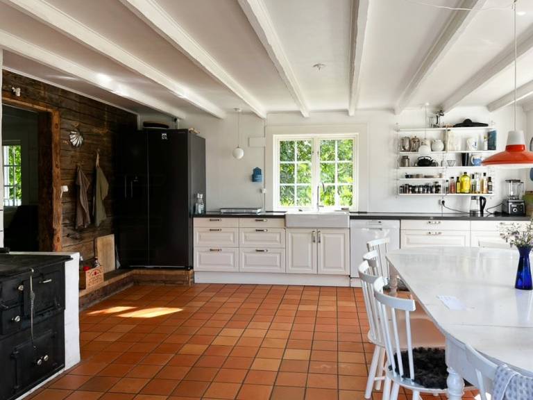 Children-friendly beautiful house with patio, yard & BBQ | Suitable for remote work | Pets are welcome — photo 5