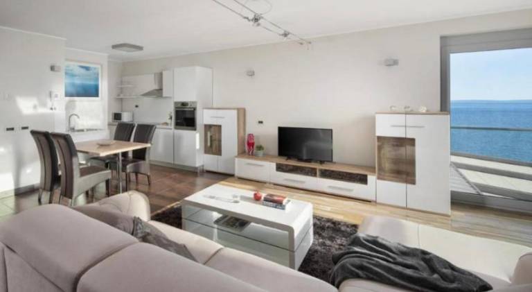 Apartment with hot tub & pool — photo 3