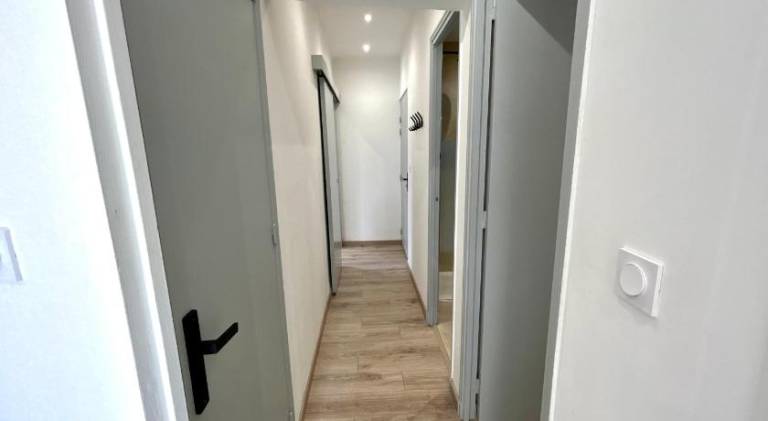 Apartment | Next to Popes' Palace — photo 5
