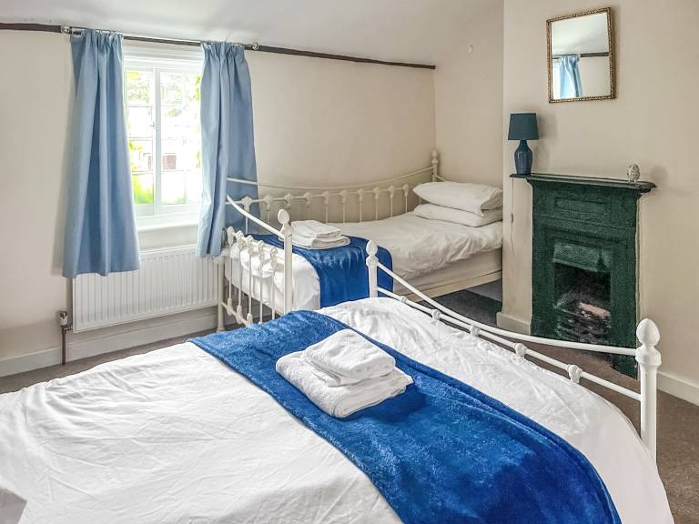 Cottage  Market Overton