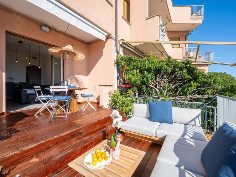 Fully equipped charming rental apartment with grill, garden & jacuzzi | Sea view | Pets are welcome — photo 4